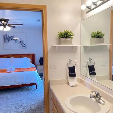 Hot Tub! King Bed-Firepitt-Near Airport& Freeway Villa Medford Exterior photo