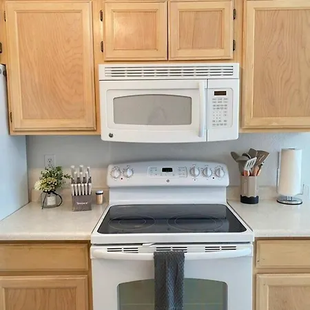 Hot Tub! King Bed-Firepitt-Near Airport& Freeway Villa Medford Exterior photo