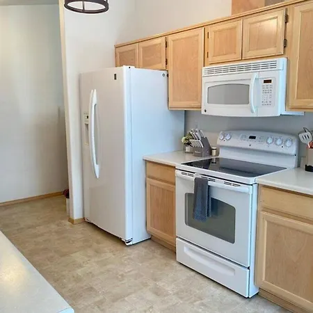 Hot Tub! King Bed-Firepitt-Near Airport& Freeway Villa Medford Exterior photo