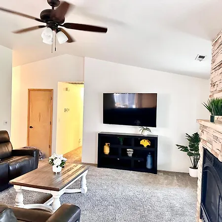 Hot Tub! King Bed-Firepitt-Near Airport& Freeway Villa Medford Exterior photo